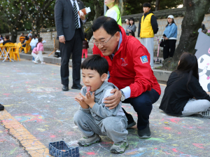 경주시, 대릉원 돌담길 상생마켓 ‘가을 정취 속 성황리 개최’
