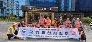 경주교육발전연구회, 시민자원봉사단과 함께 환경정화 및 친절 캠페인 전개