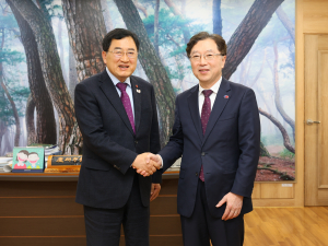 경주시, 오스카 츠요시 주부산일본총영사 예방… APEC 성공 개최 외교 성과 공유