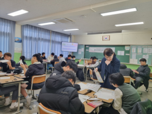 신라중, ‘학습, 동사형 꿈, 기업가정신, 리더십, 자존감, 스피치’ 다양한 주제의 프로그램으로 진로캠프 실시