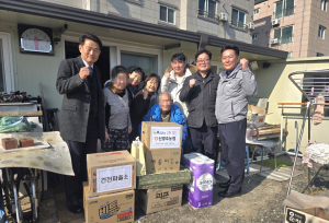 건천읍 생활안전협의회, 설 명절 맞아 취약계층 방문...나눔과 안전 당부
