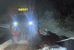 석굴암 8㎝ 적설…경주시, 출근길 대비 제설 총력