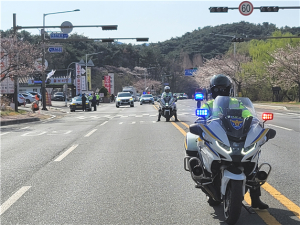 경주경찰서, 도심 달린 코오롱 구간 마라톤... 교통관리 속 안전 마무리