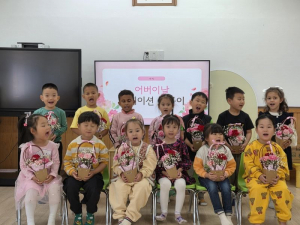 고사리손으로 피워낸 감사의 꽃