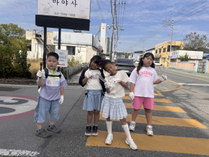 우리 동네를 깨끗하게! 지구를 위한 작은 실천 유·초이음 생태전환교육「플로깅 체험」