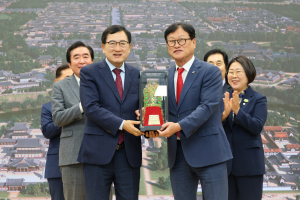 경주시-대구 수성구, 우호협력 협약…상생발전 ‘맞손’